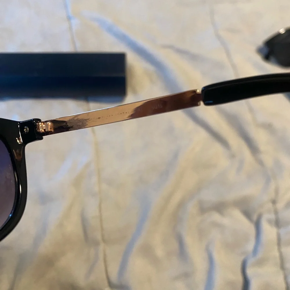 LC Lauren Conrad Black Frame Sunglasses with Gradient Lenses